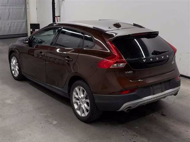 VOLVO V40