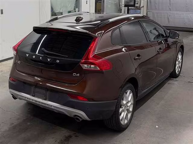 VOLVO V40