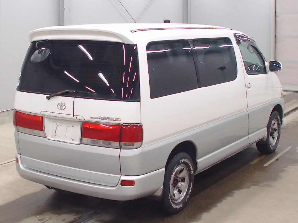 TOYOTA HIACE REGIUS