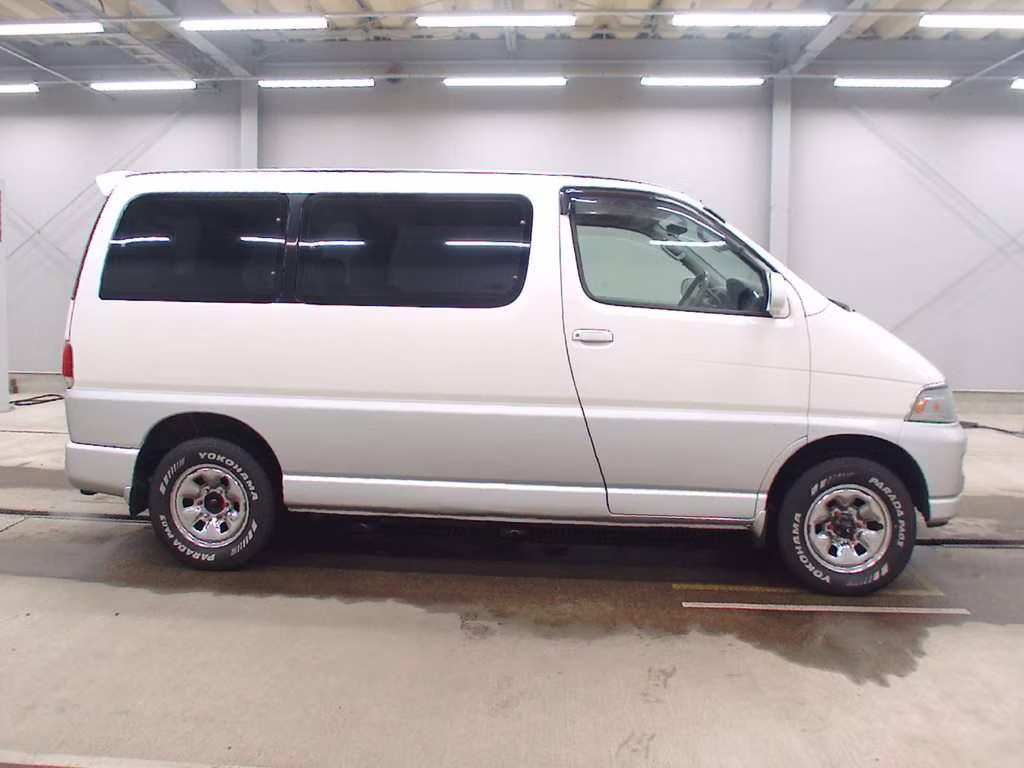 TOYOTA HIACE REGIUS