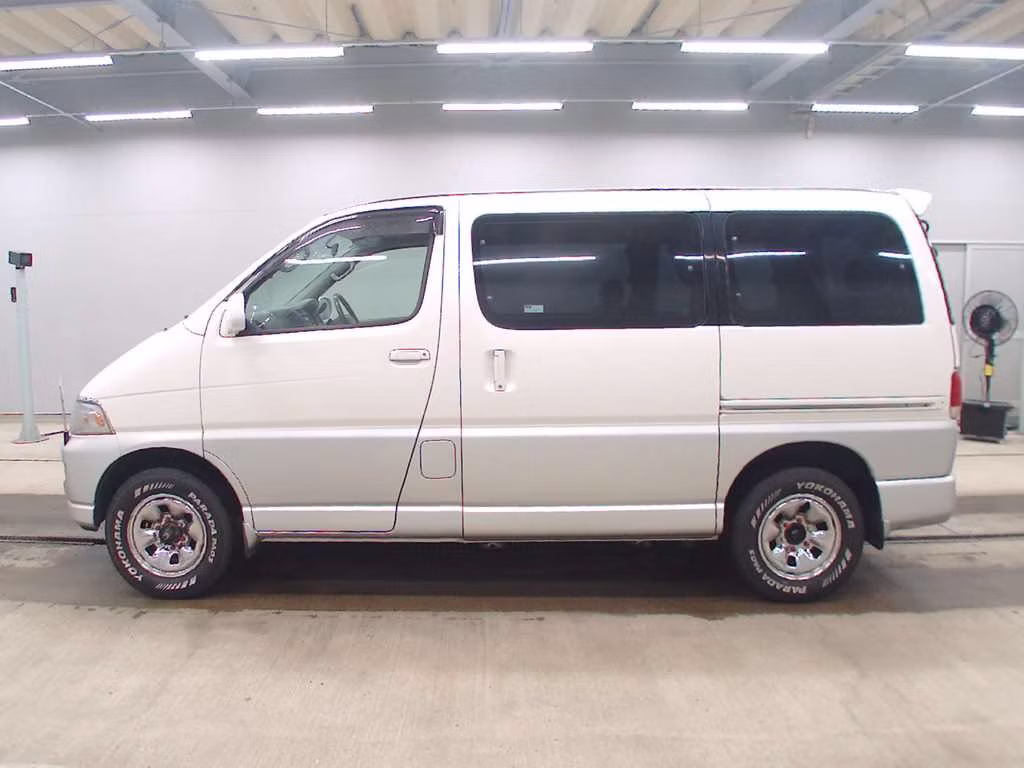 TOYOTA HIACE REGIUS