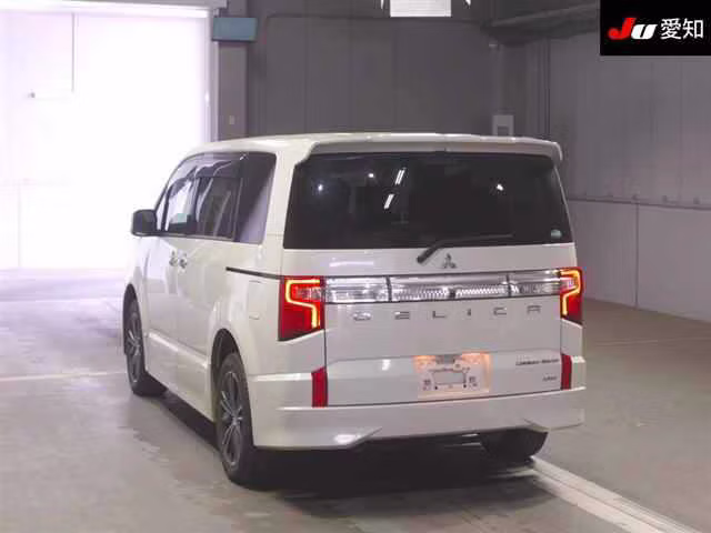 MITSUBISHI DELICA D:5