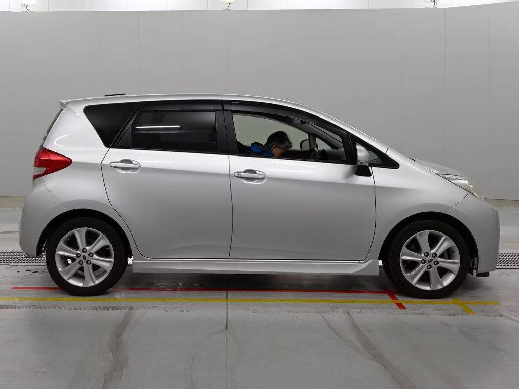 SUBARU TREZIA