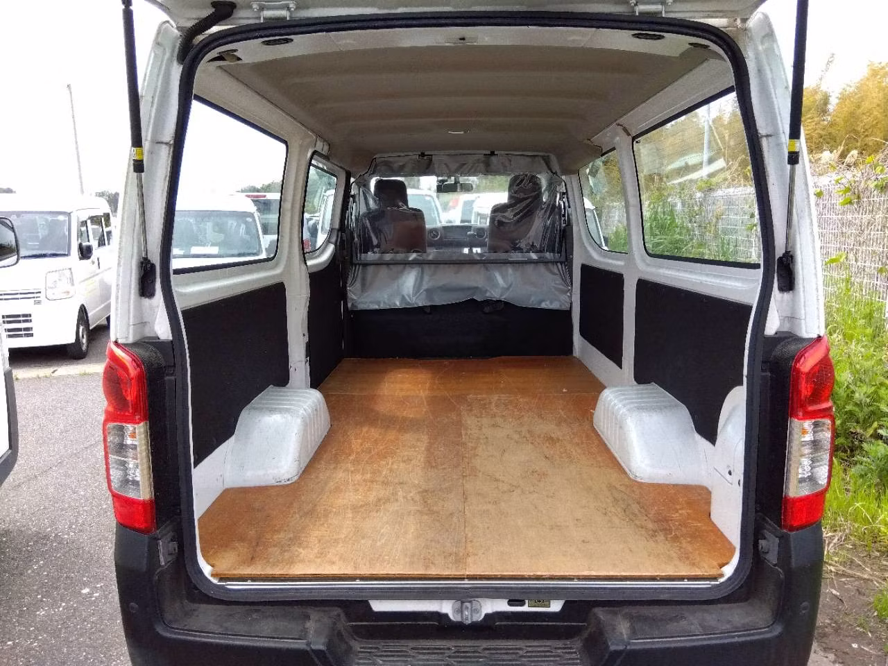 NISSAN NV350 CARAVAN