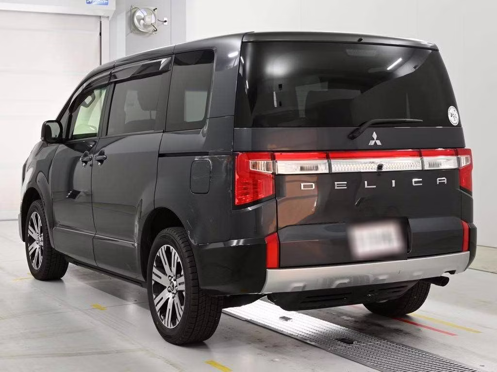 MITSUBISHI DELICA D:5