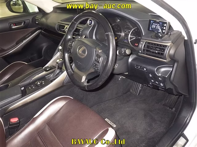 LEXUS IS300H