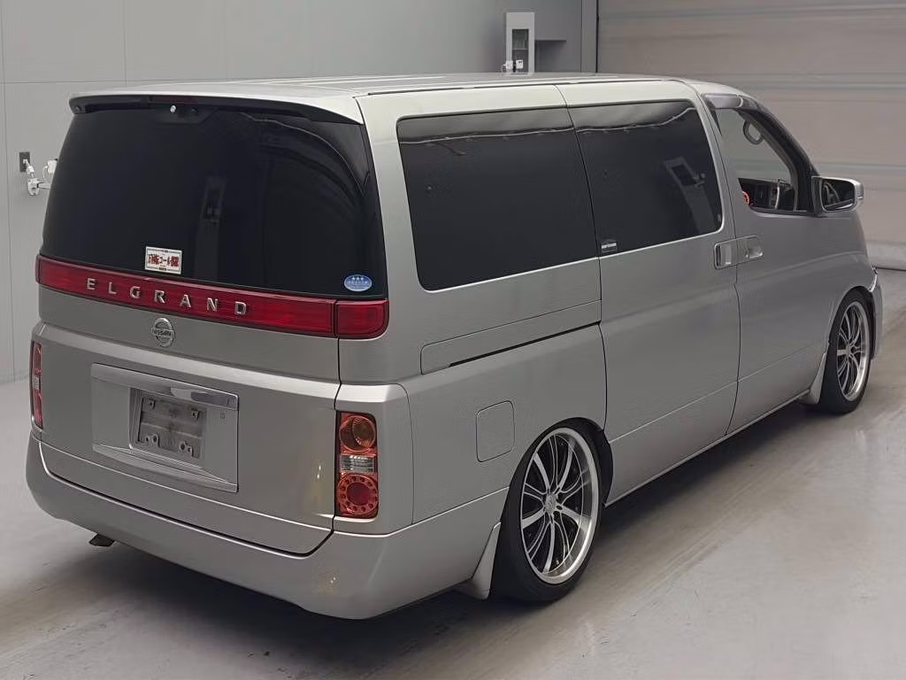 NISSAN ELGRAND
