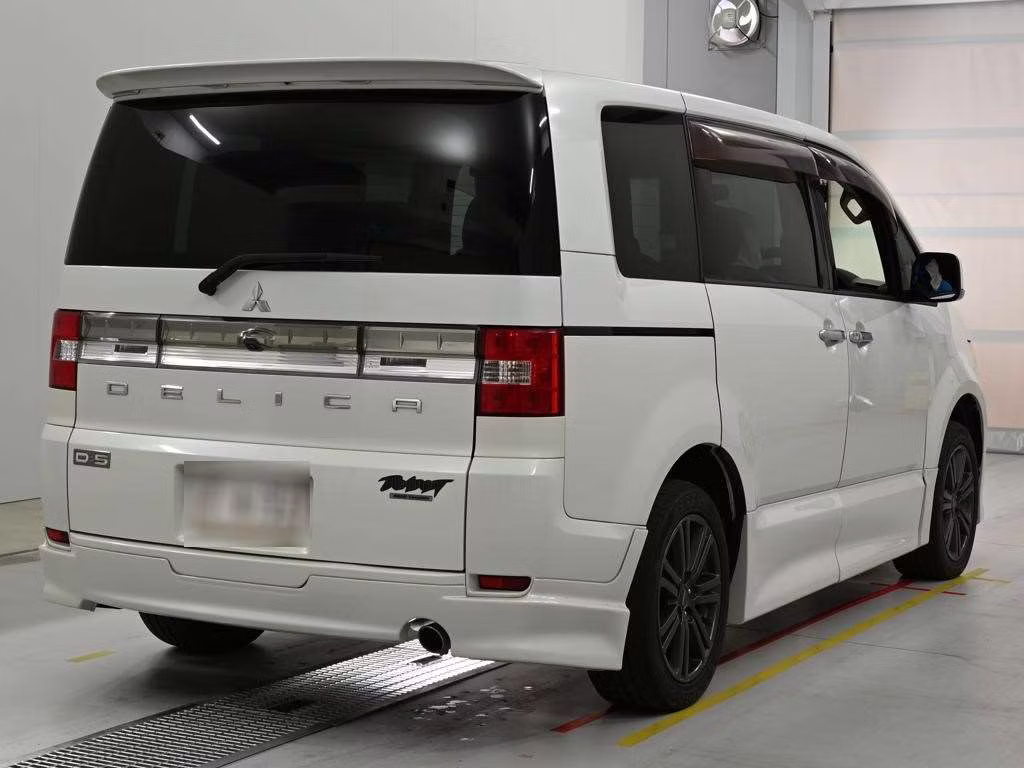 MITSUBISHI DELICA D:5