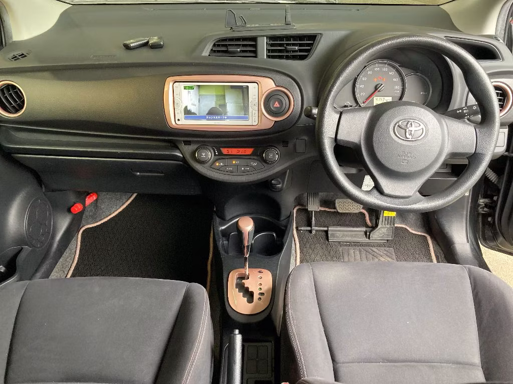 TOYOTA VITZ