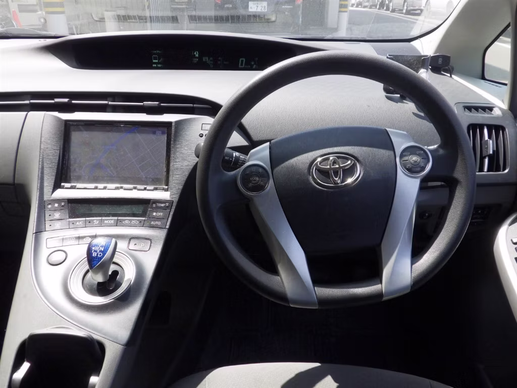 TOYOTA PRIUS