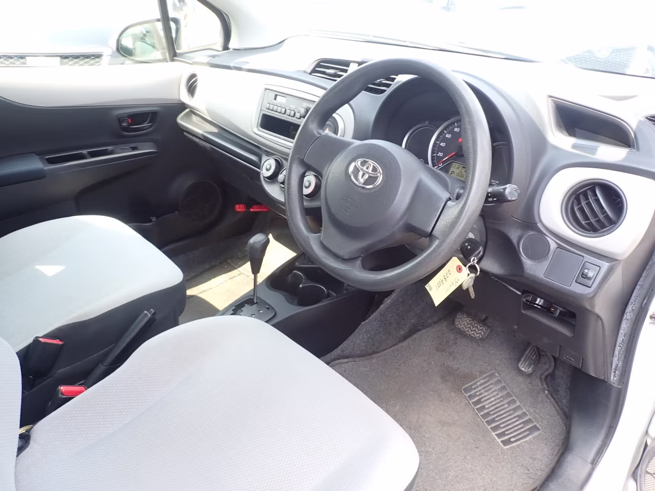 TOYOTA VITZ