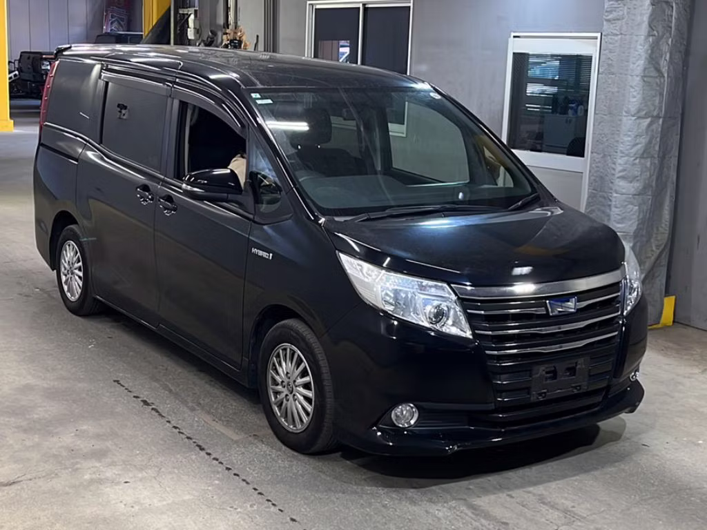 TOYOTA NOAH
