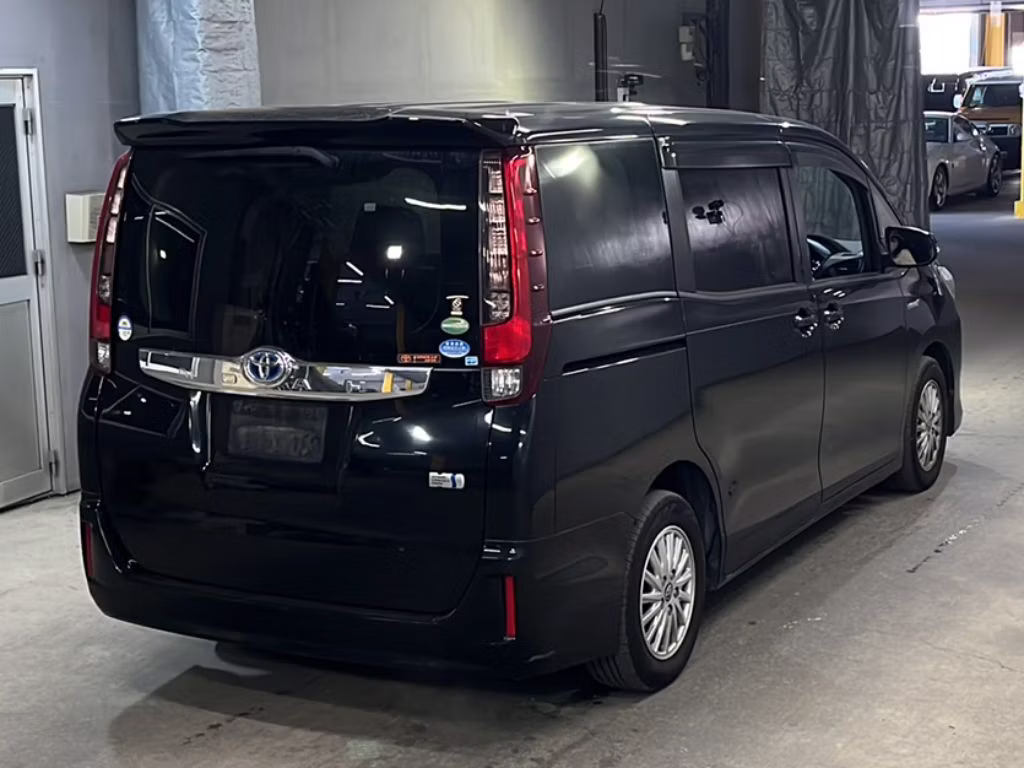 TOYOTA NOAH