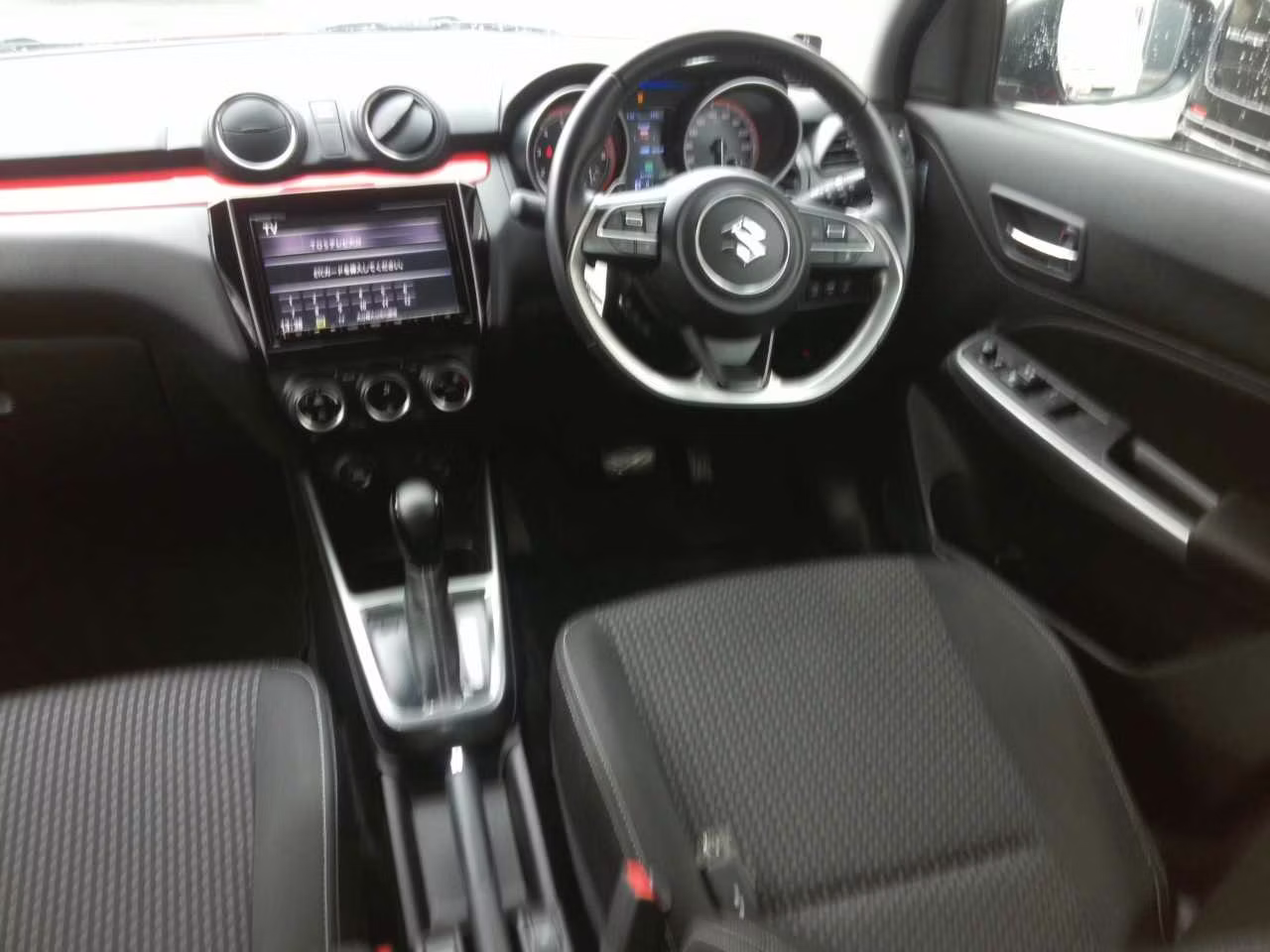 SUZUKI SWIFT