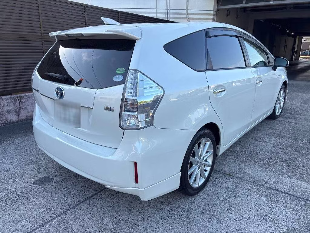 TOYOTA PRIUS ALPHA