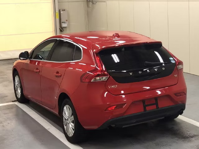 VOLVO V40