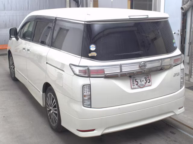 NISSAN ELGRAND