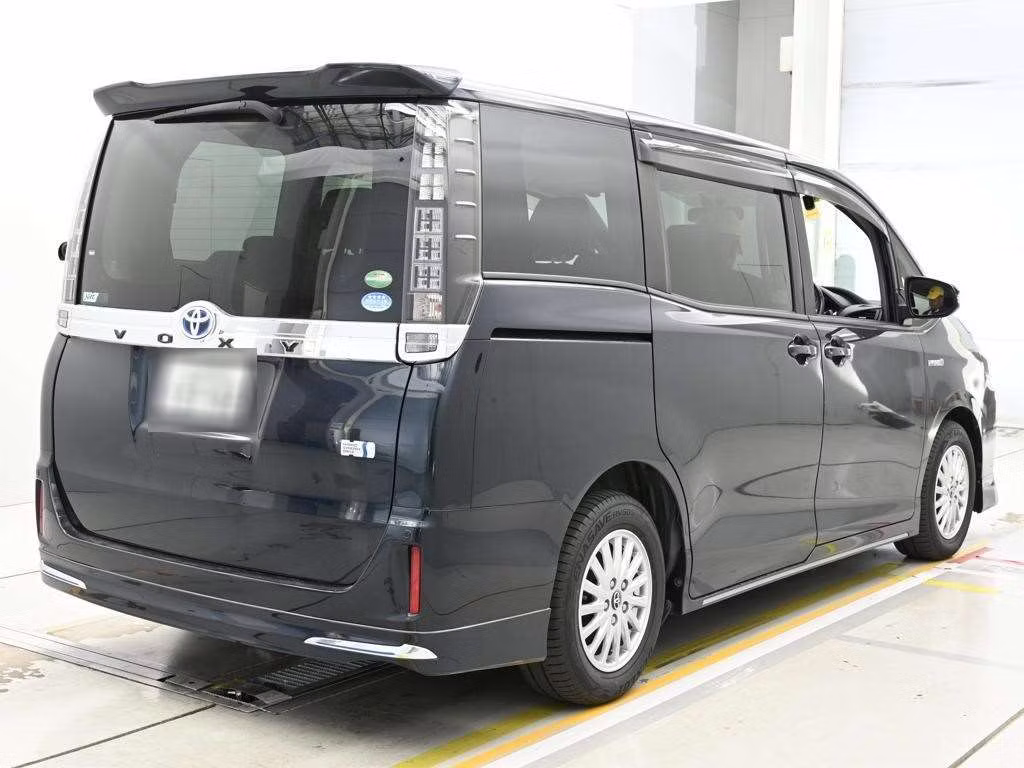TOYOTA VOXY
