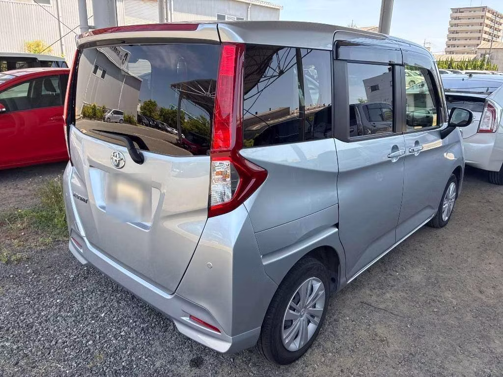 TOYOTA ROOMY