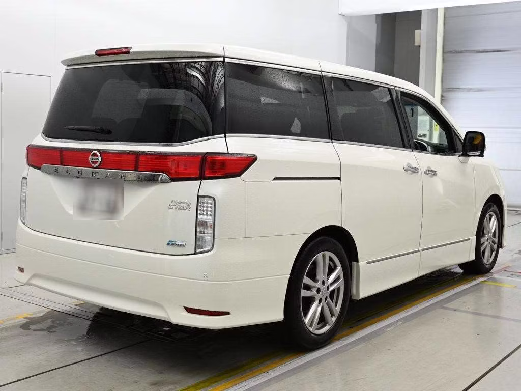 NISSAN ELGRAND