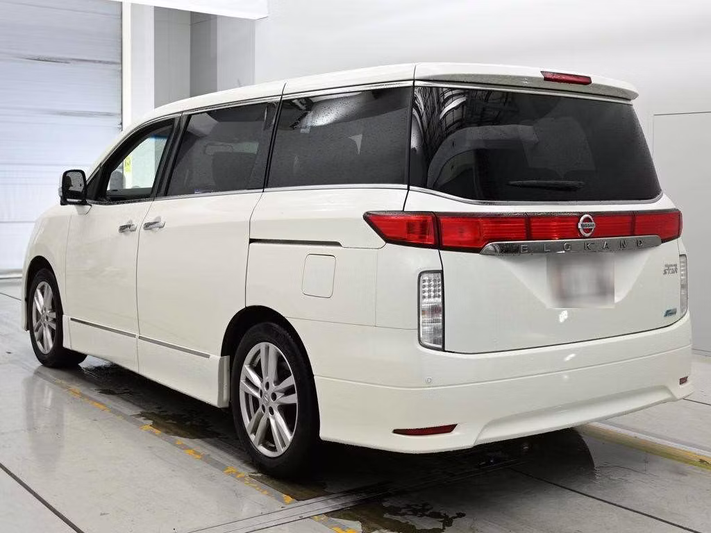 NISSAN ELGRAND