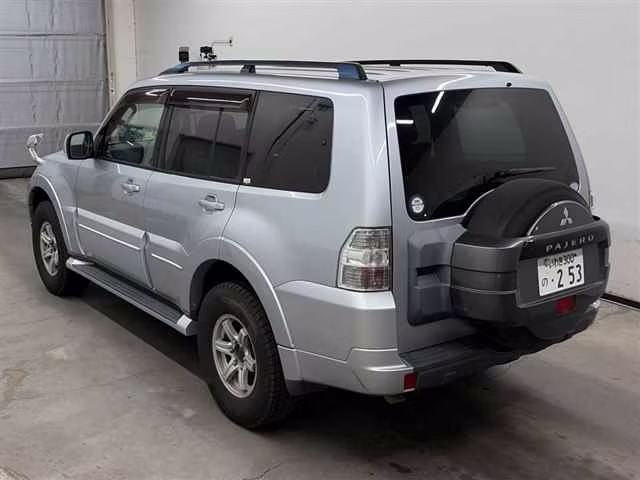 MITSUBISHI PAJERO