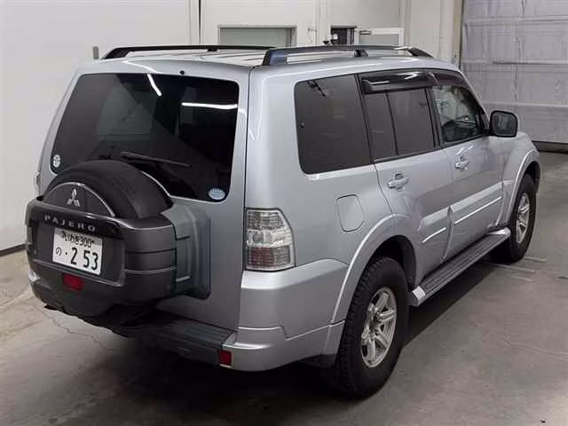 MITSUBISHI PAJERO