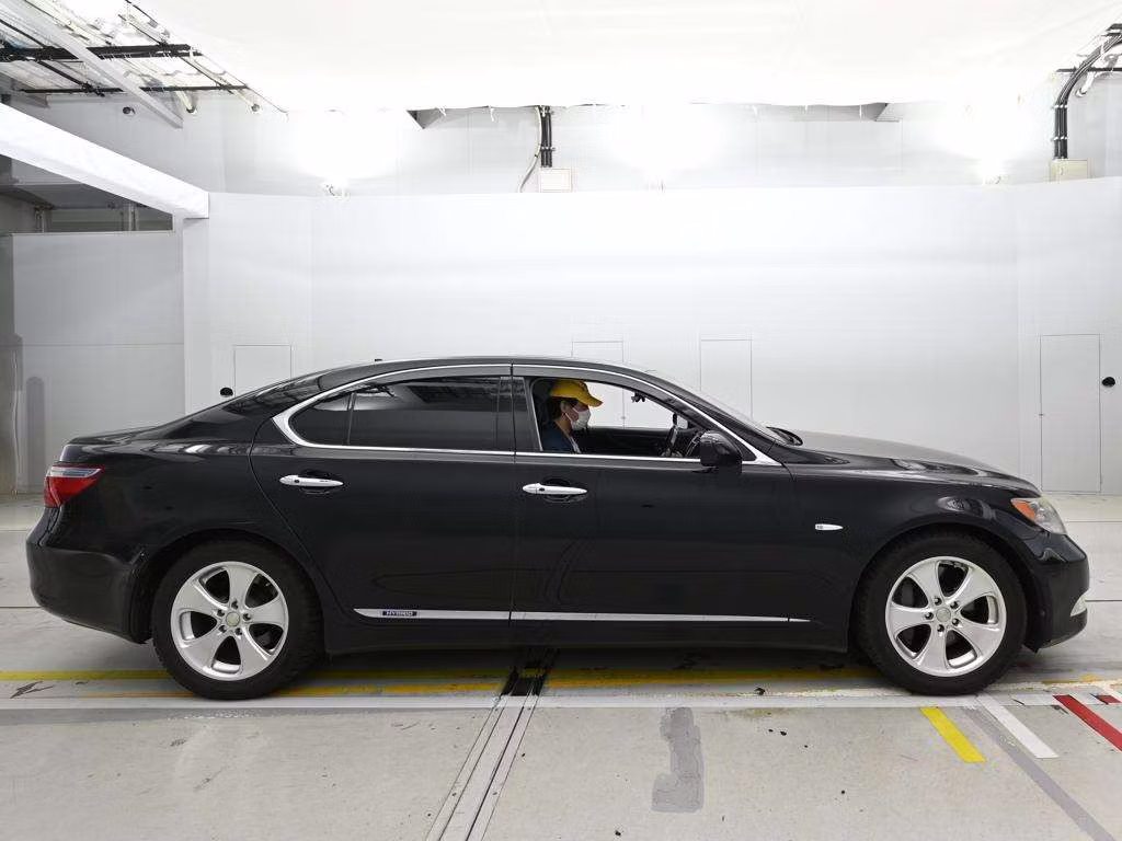 LEXUS LS600H