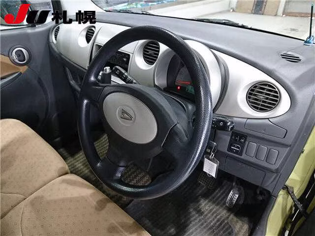 DAIHATSU MOVE LATTE