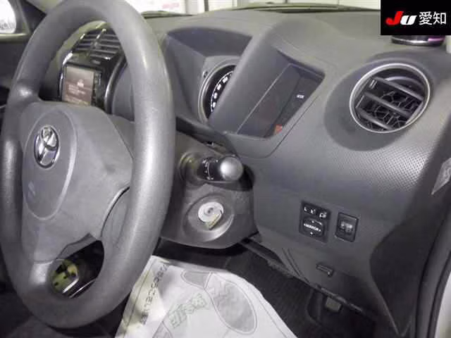 TOYOTA IST