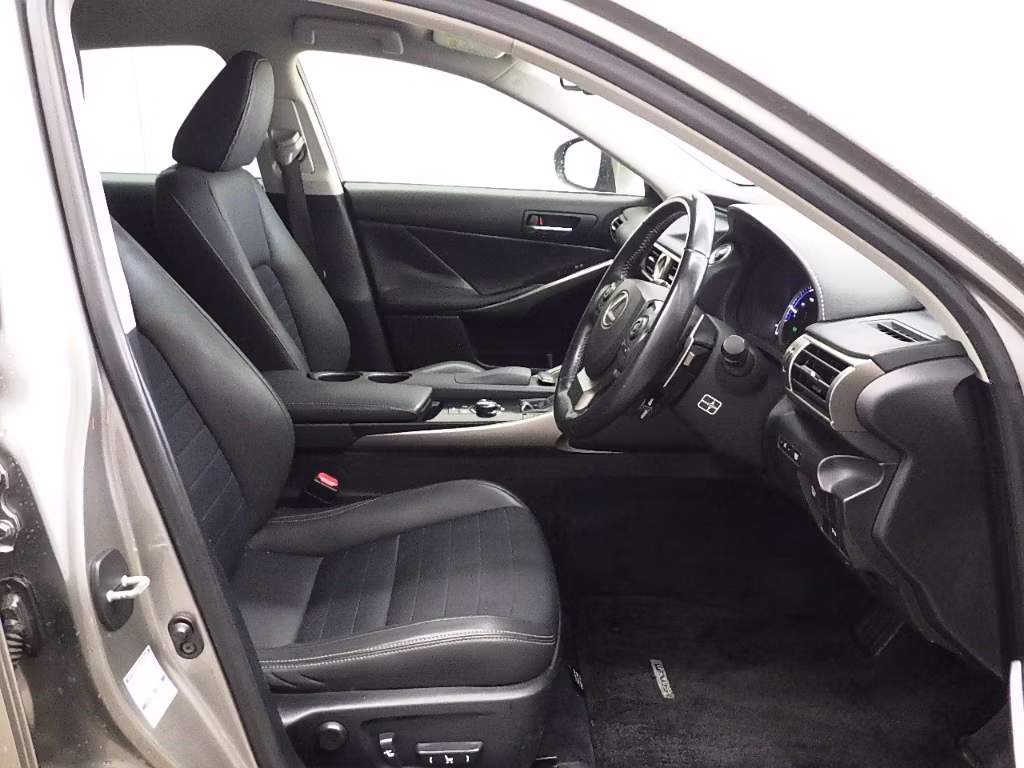 LEXUS IS300H