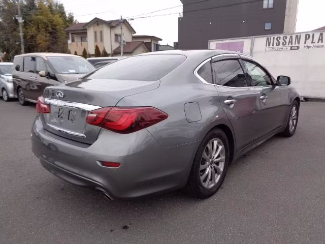 NISSAN FUGA