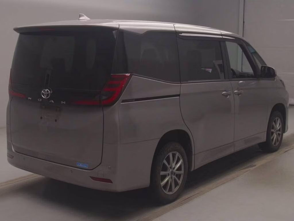 TOYOTA NOAH