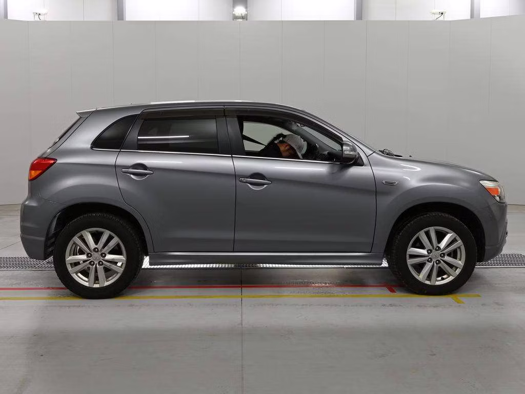 MITSUBISHI RVR