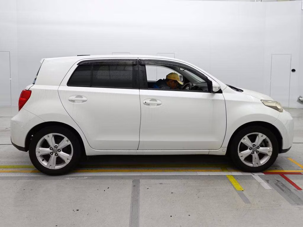 TOYOTA IST