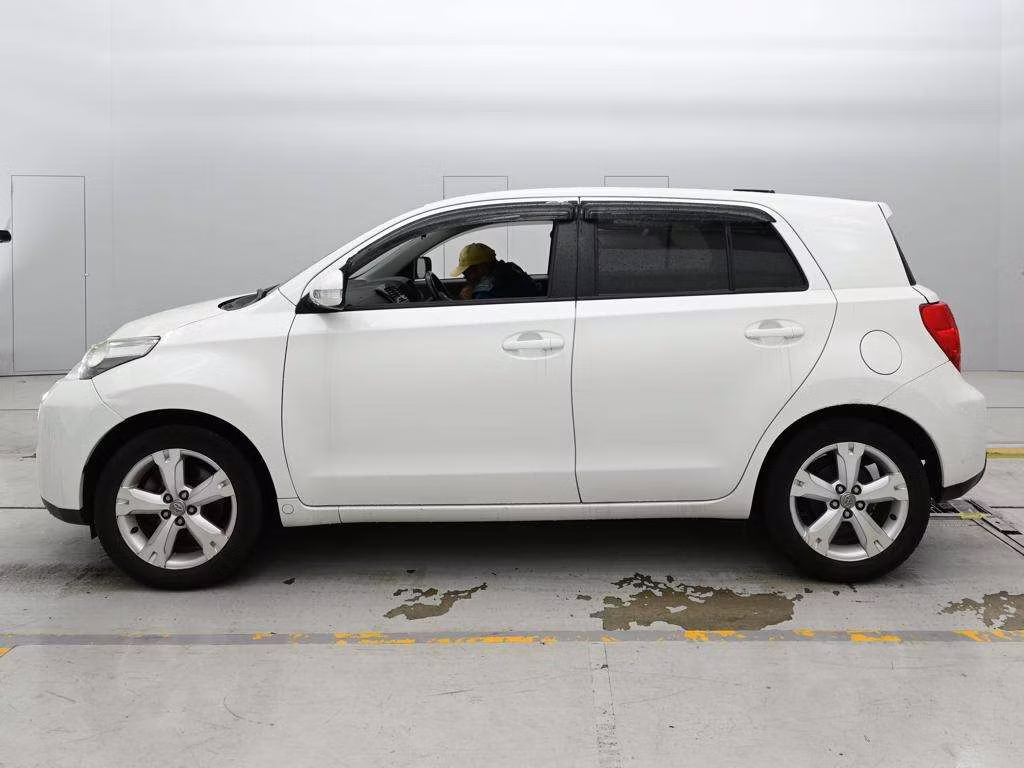 TOYOTA IST