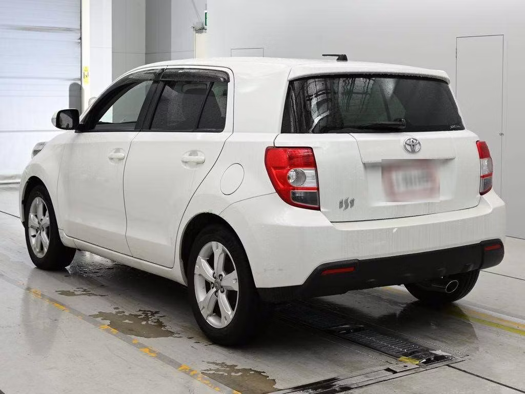 TOYOTA IST