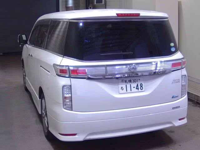 NISSAN ELGRAND