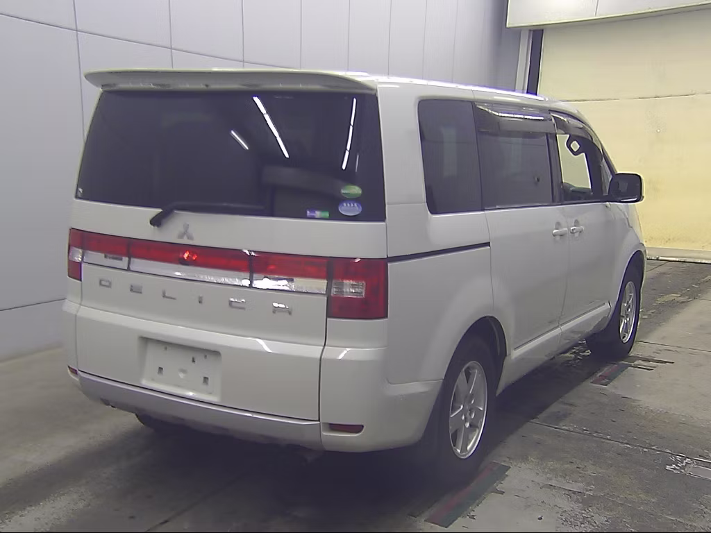 MITSUBISHI DELICA D:5