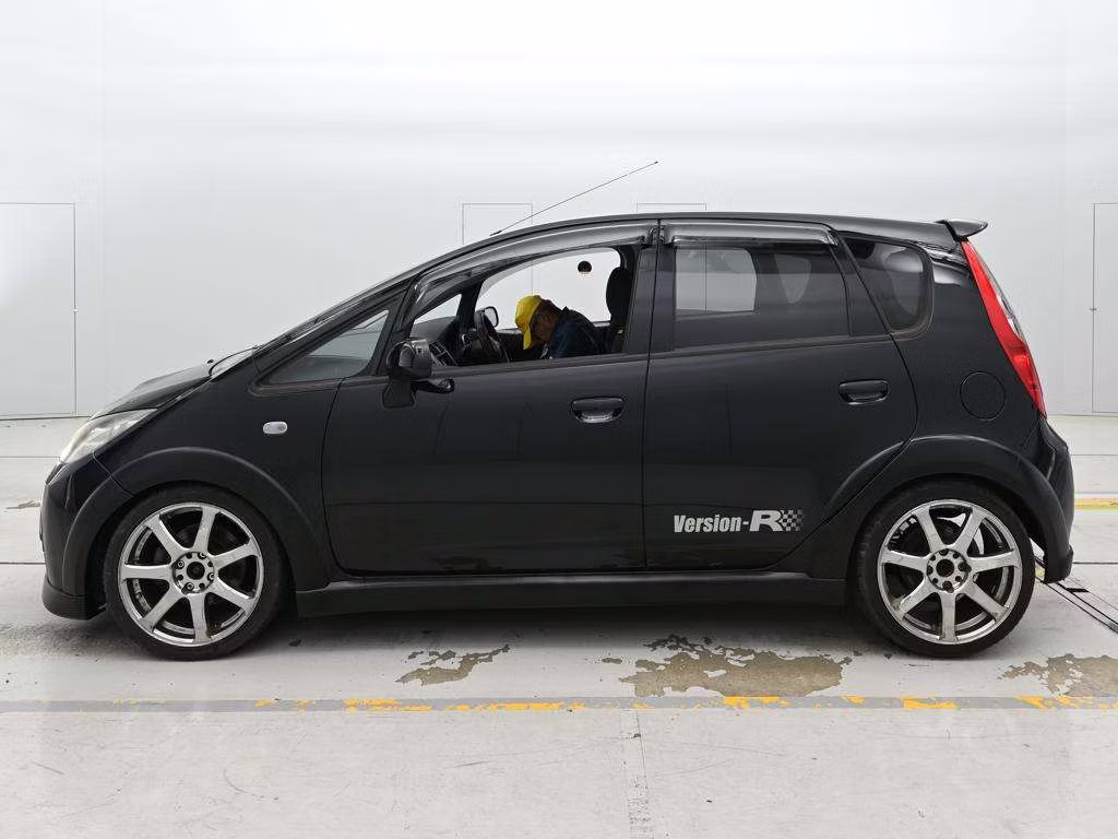 MITSUBISHI COLT