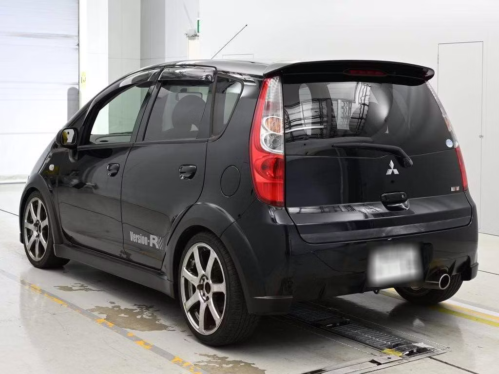 MITSUBISHI COLT