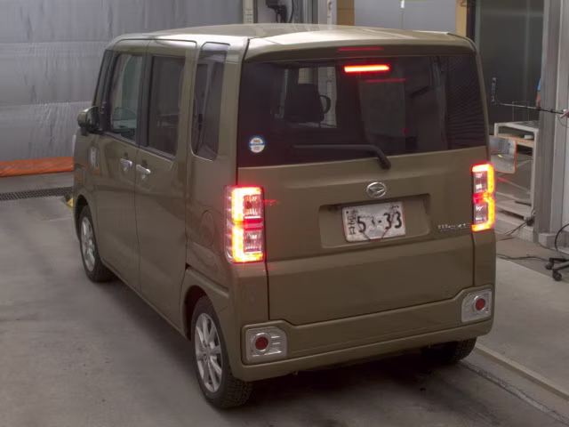 DAIHATSU WAKE