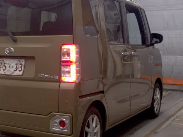 DAIHATSU WAKE