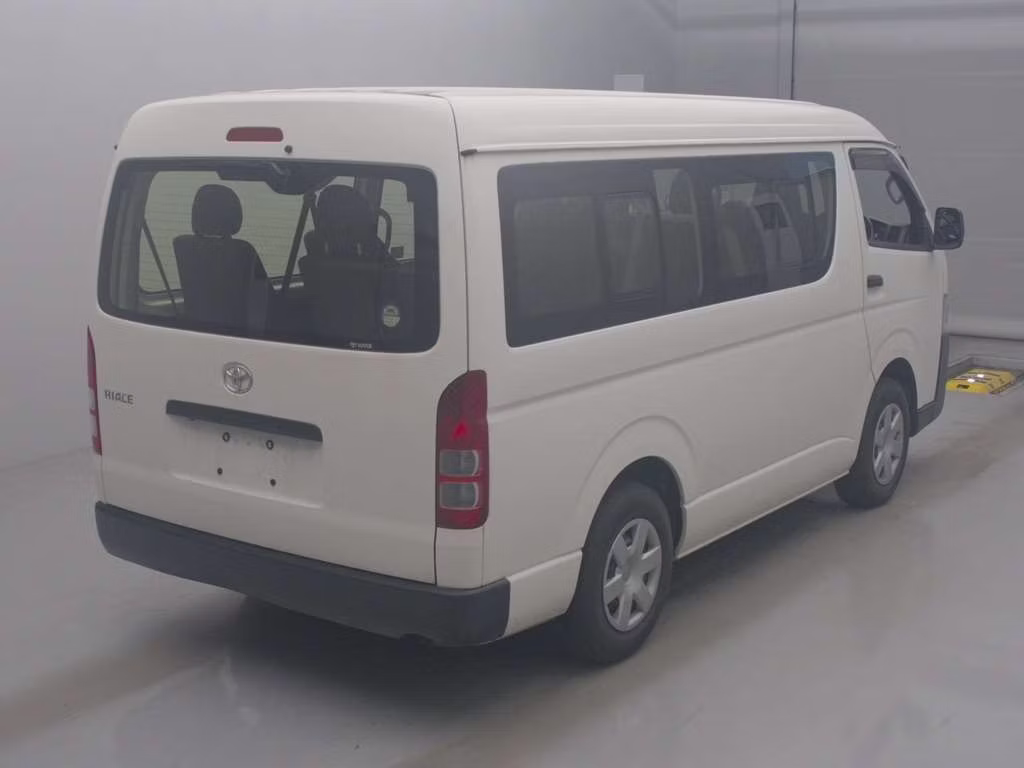 TOYOTA HIACE