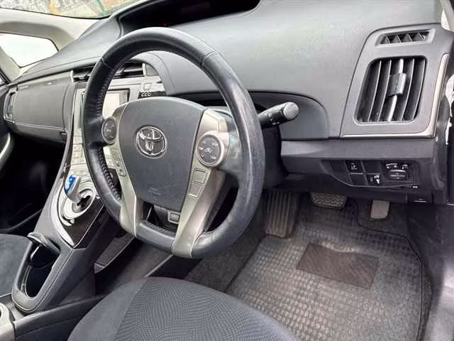 TOYOTA PRIUS PHV