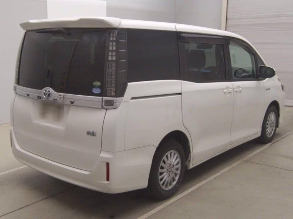 TOYOTA VOXY
