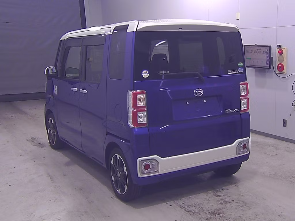 DAIHATSU WAKE