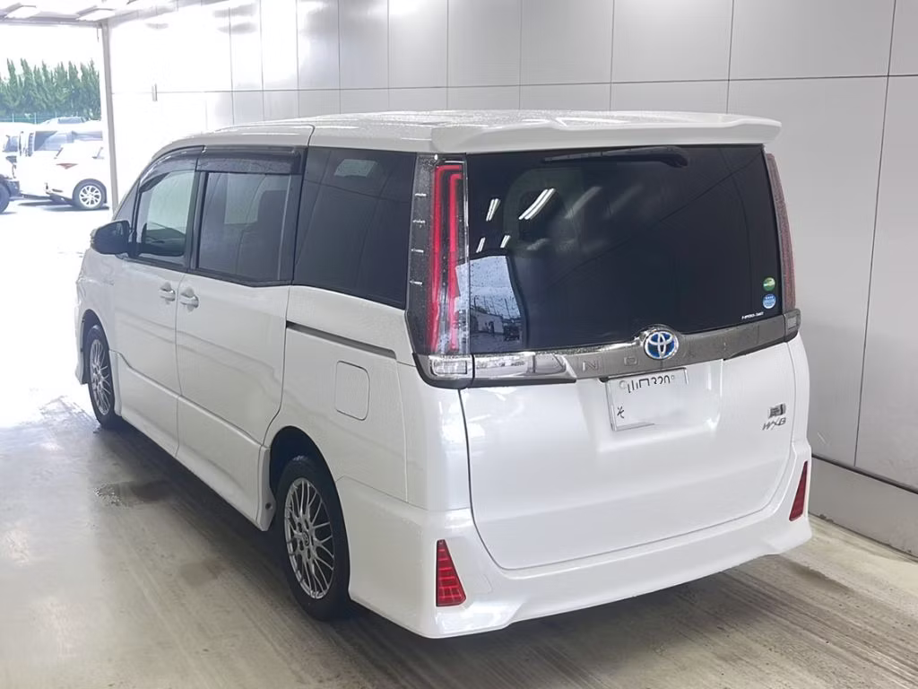 TOYOTA NOAH