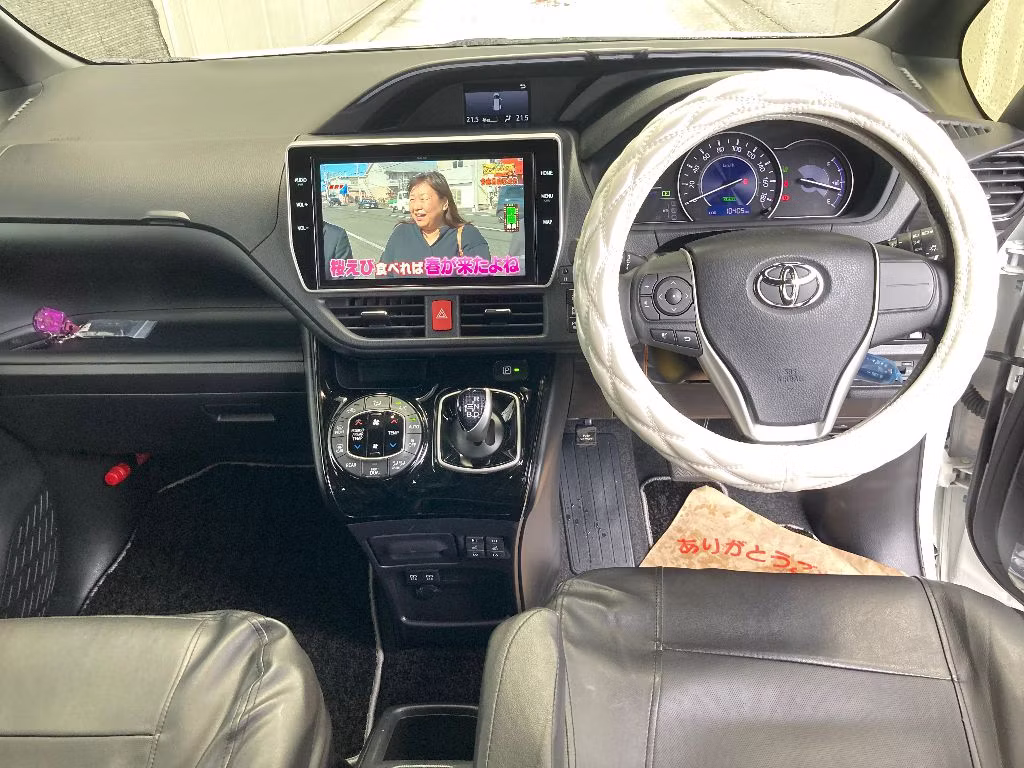 TOYOTA NOAH