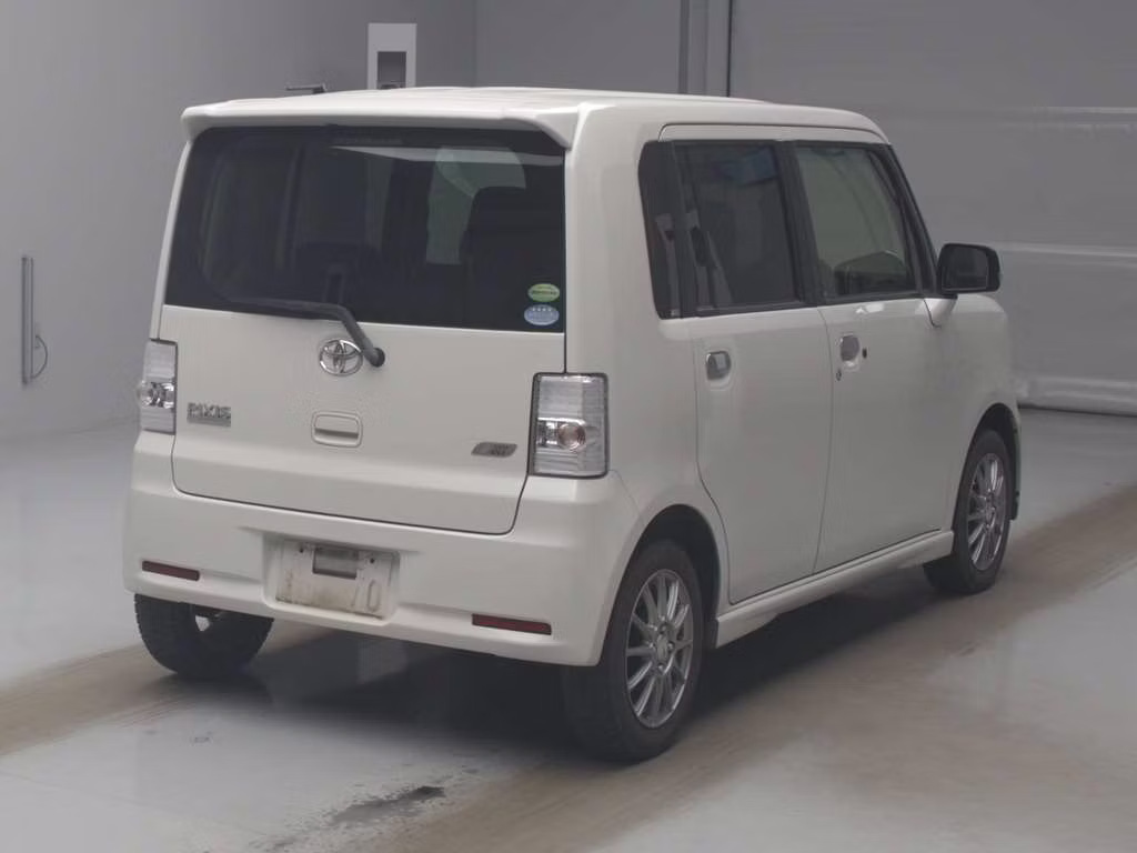 TOYOTA PIXIS SPACE